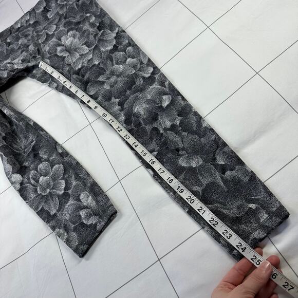 Athleta Leggings Womens Medium Gray Elation Textured Floral Yoga Pilates Gym - Picture 8 of 9